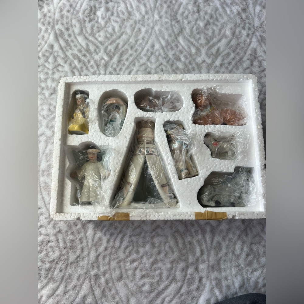 House of Lloyd Native American Nativity Set 1992 Christmas Around the World - Picture 7 of 7